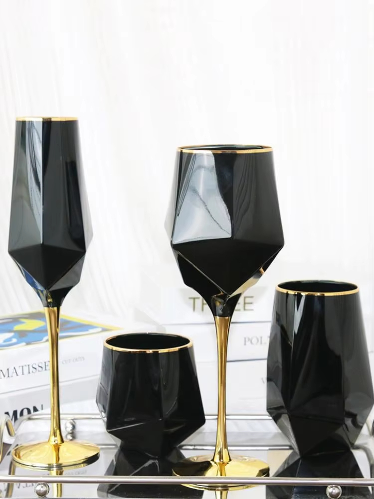 Wine Whiskey Beer - Reiner schwarzer Kristall, goldener Rand, Weinglas,